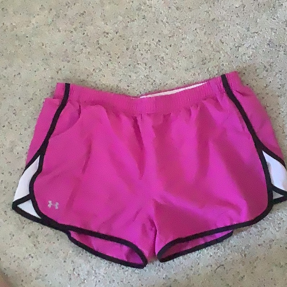 Under Armour athletic shorts, like new. Size large.